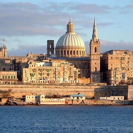 Modern 3 Bedroom Apartment In Central Sliema Bagian luar foto