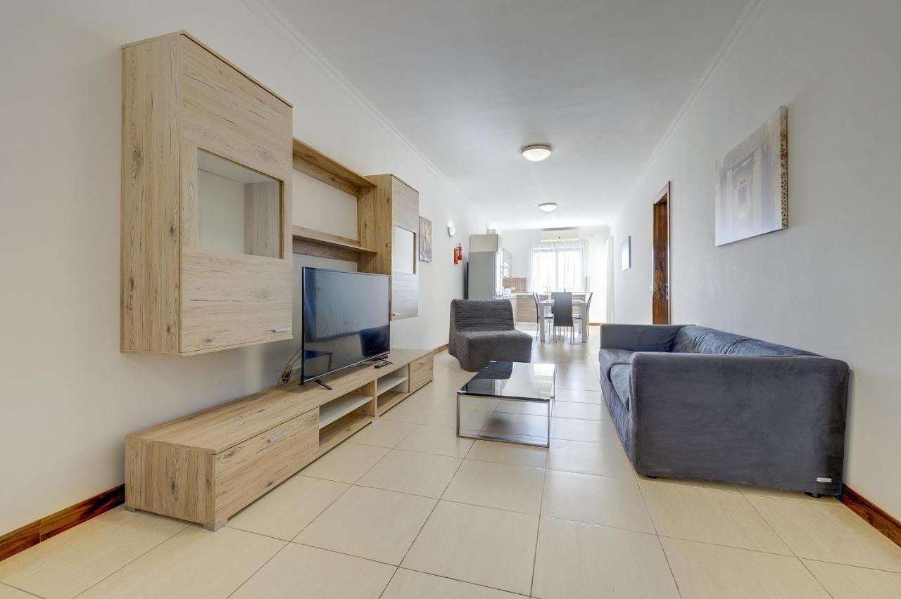 Modern 3 Bedroom Apartment In Central Sliema Bagian luar foto