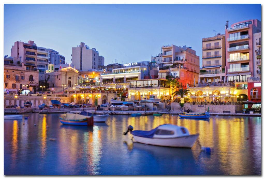 Modern 3 Bedroom Apartment In Central Sliema Bagian luar foto