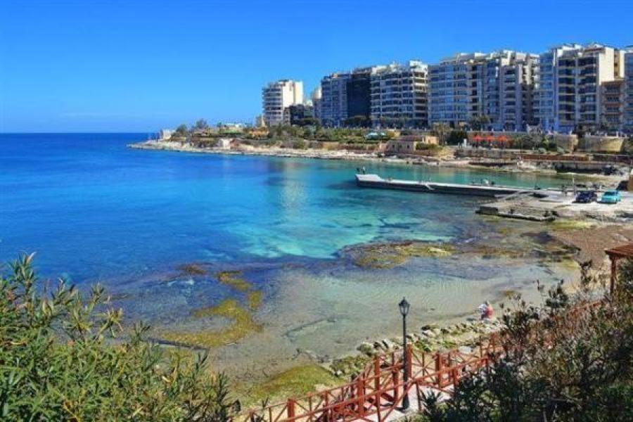 Modern 3 Bedroom Apartment In Central Sliema Bagian luar foto