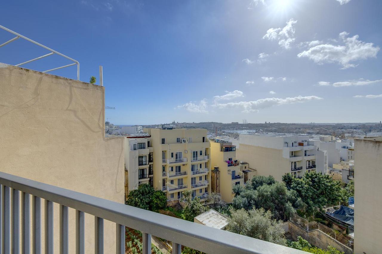 Modern 3 Bedroom Apartment In Central Sliema Bagian luar foto