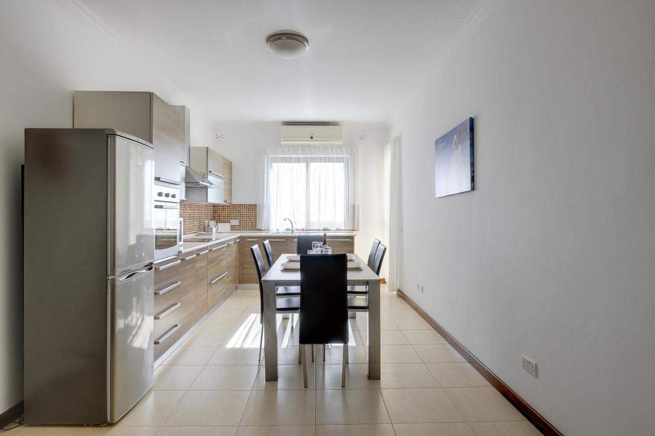 Modern 3 Bedroom Apartment In Central Sliema Bagian luar foto