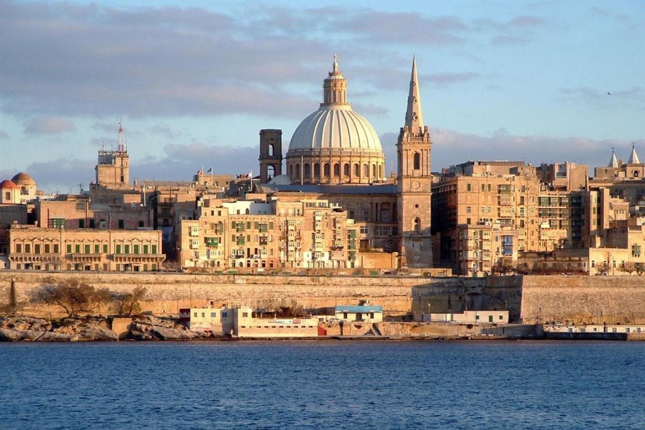 Modern 3 Bedroom Apartment In Central Sliema Bagian luar foto