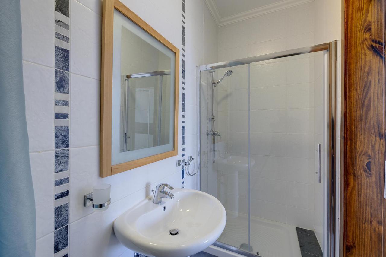 Modern 3 Bedroom Apartment In Central Sliema Bagian luar foto