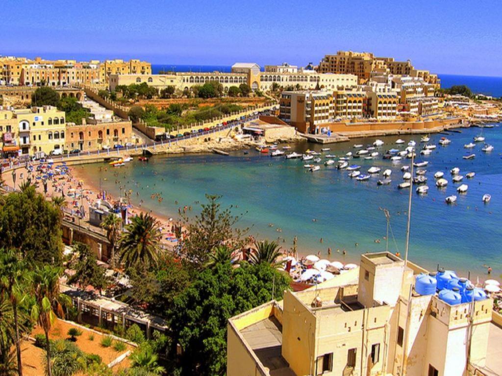 Modern 3 Bedroom Apartment In Central Sliema Bagian luar foto